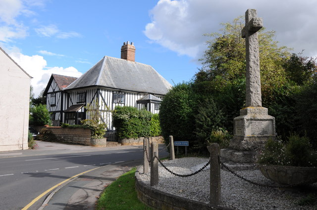 Oorlogsmonument Hucclecote #1