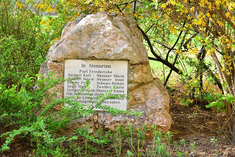 Memorial Victims Air Raid 11 December 1944 Karl-Hger-Hof #1