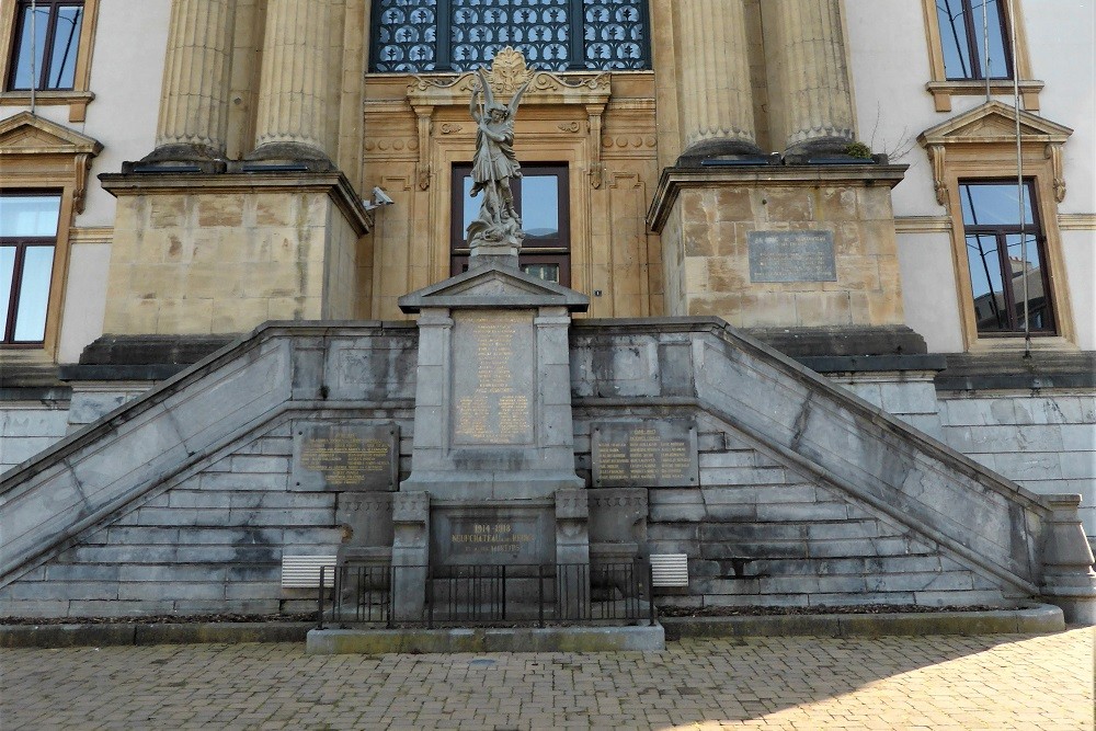 Oorlogsmonument Neufchteau #1