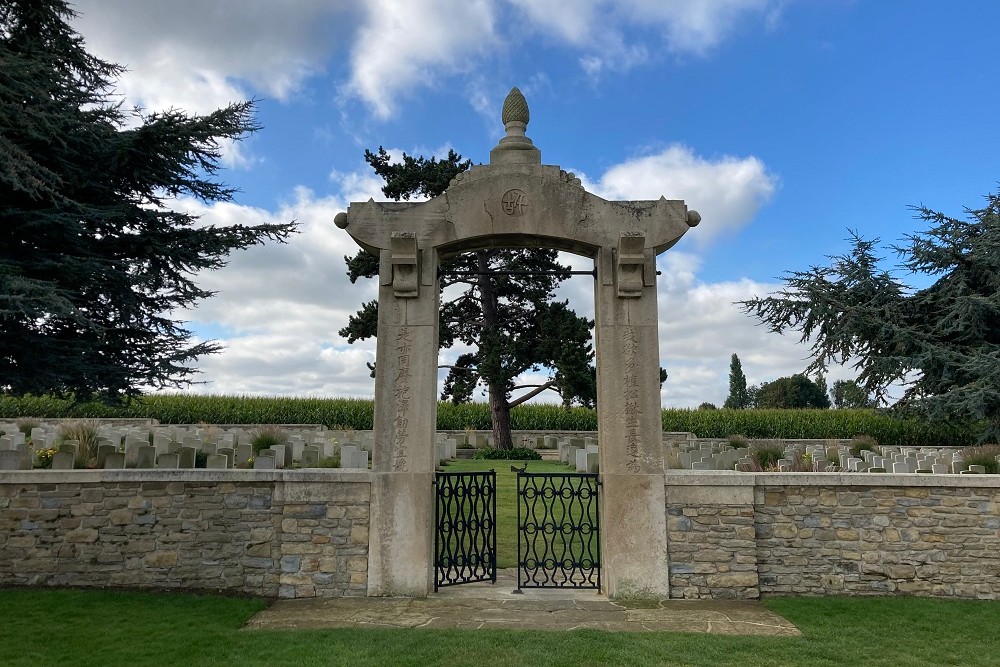 Commonwealth War Cemetery Noyelles-sur-Mer (Chinese) #4