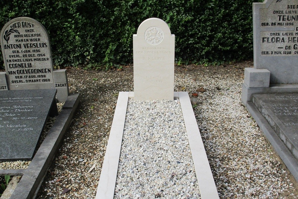 Dutch War Graves Heukelum #4