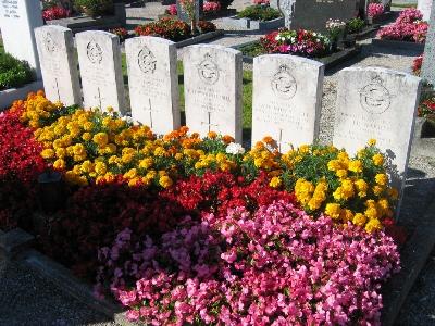 Oorlogsgraven van het Gemenebest Oberschleißheim #1
