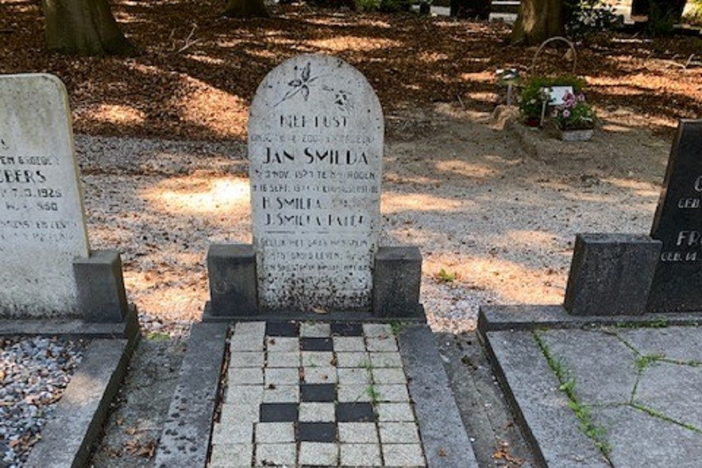 Nederlandse Oorlogsgraven Gemeentelijke Begraafplaats Nieuw-Roden #4
