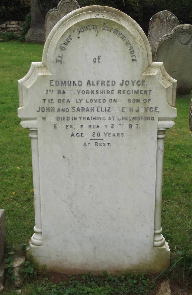 Commonwealth War Graves Morcott Church Cemetery