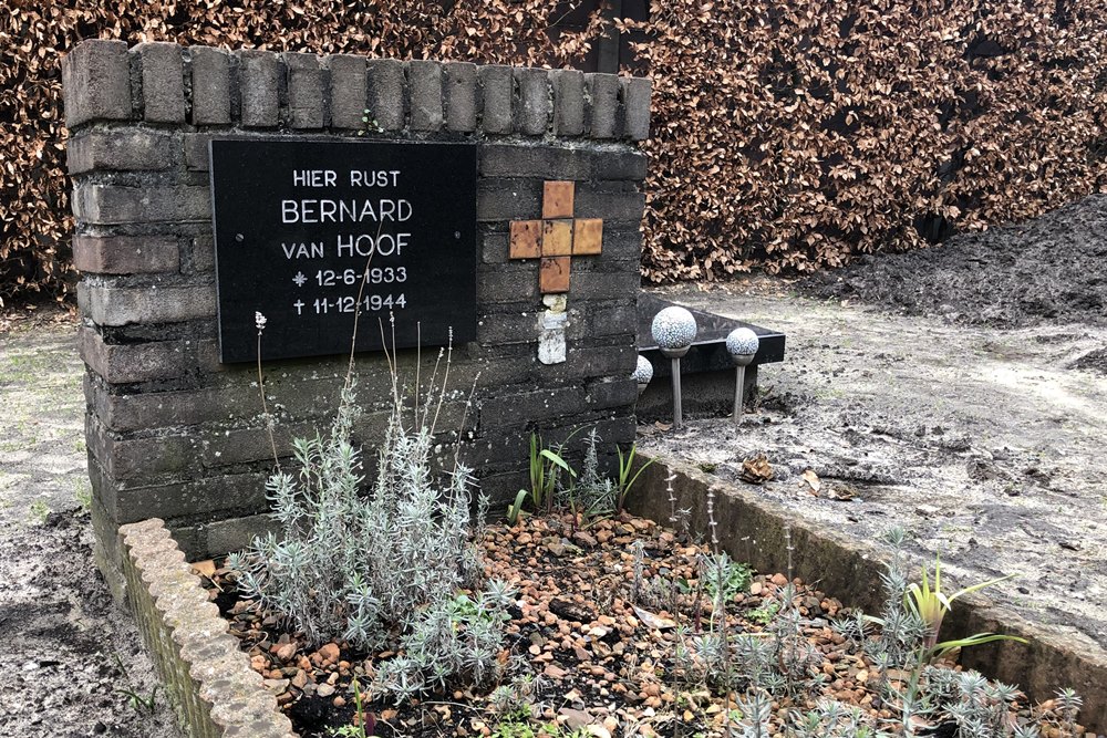 Dutch War Grave Stiphout #1