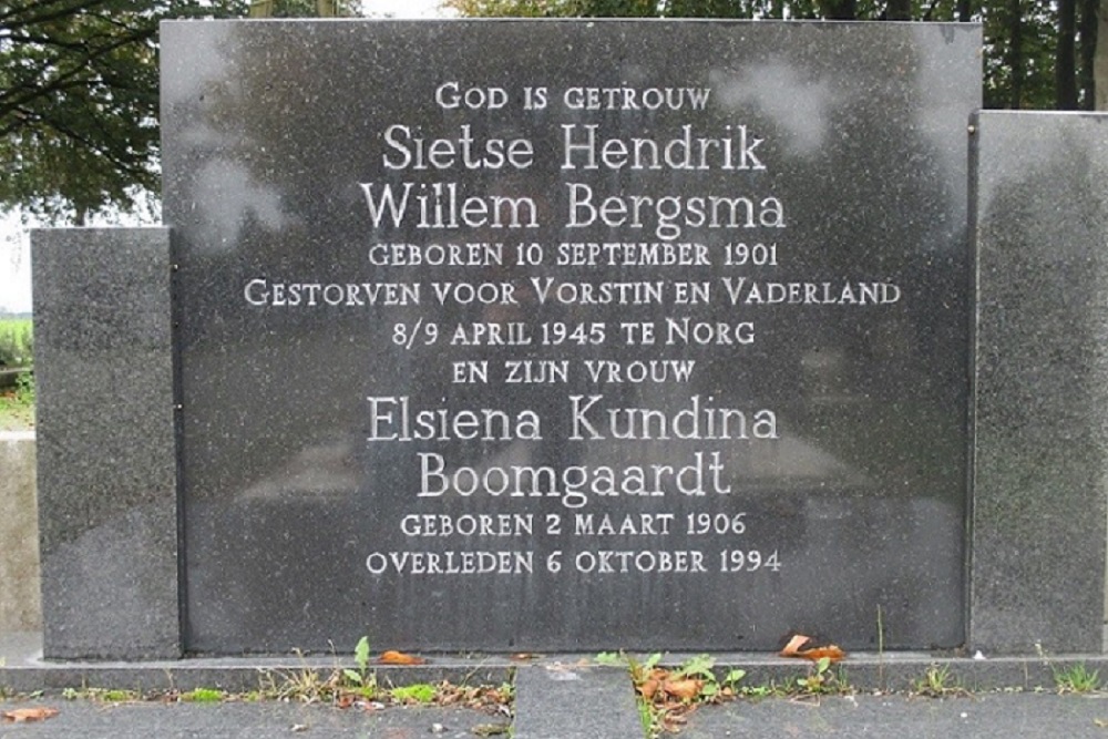 Dutch War Graves General Cemetery Uithuizermeeden #1