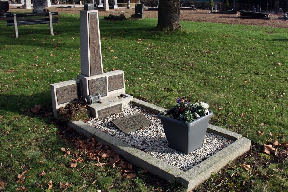 Dutch War Grave Municipal Cemetery Kaalheide #2