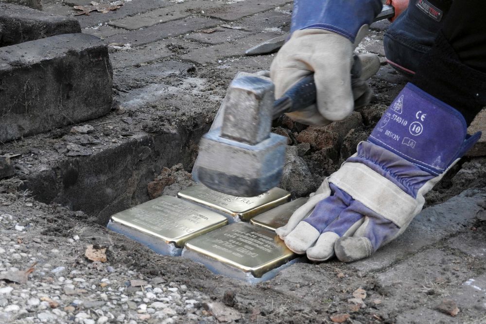 Stolpersteine Dorp 43 (nu Dorpsstraat 2) #3