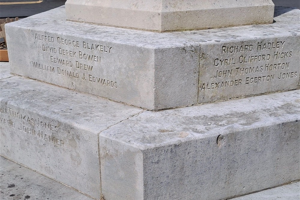 Oorlogsmonument Kington #5