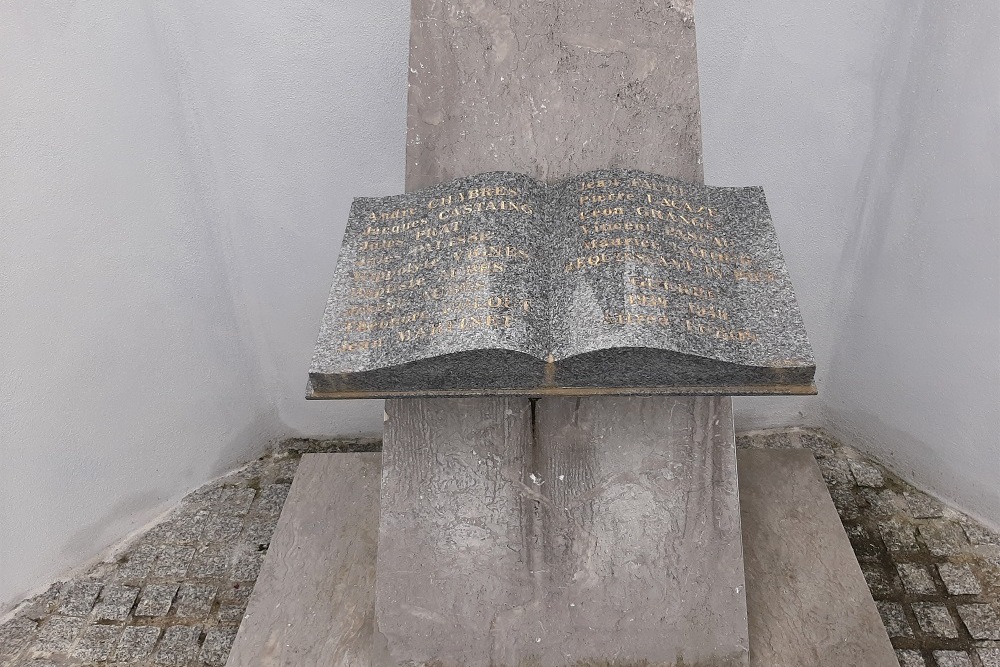 Oorlogsmonument Peyrouse #3