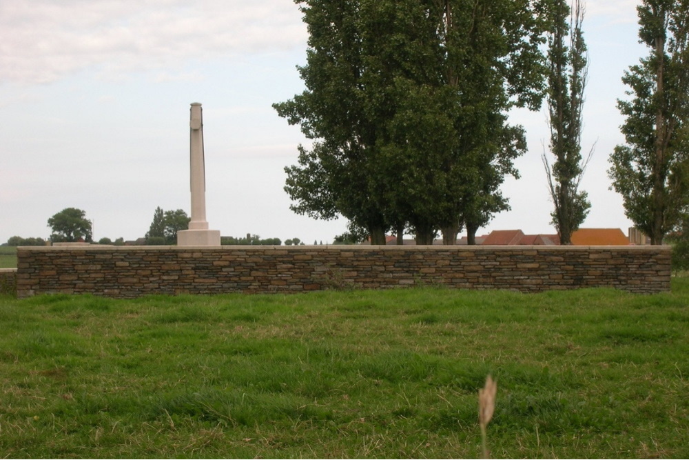 Commonwealth War Cemetery Bridge House #1