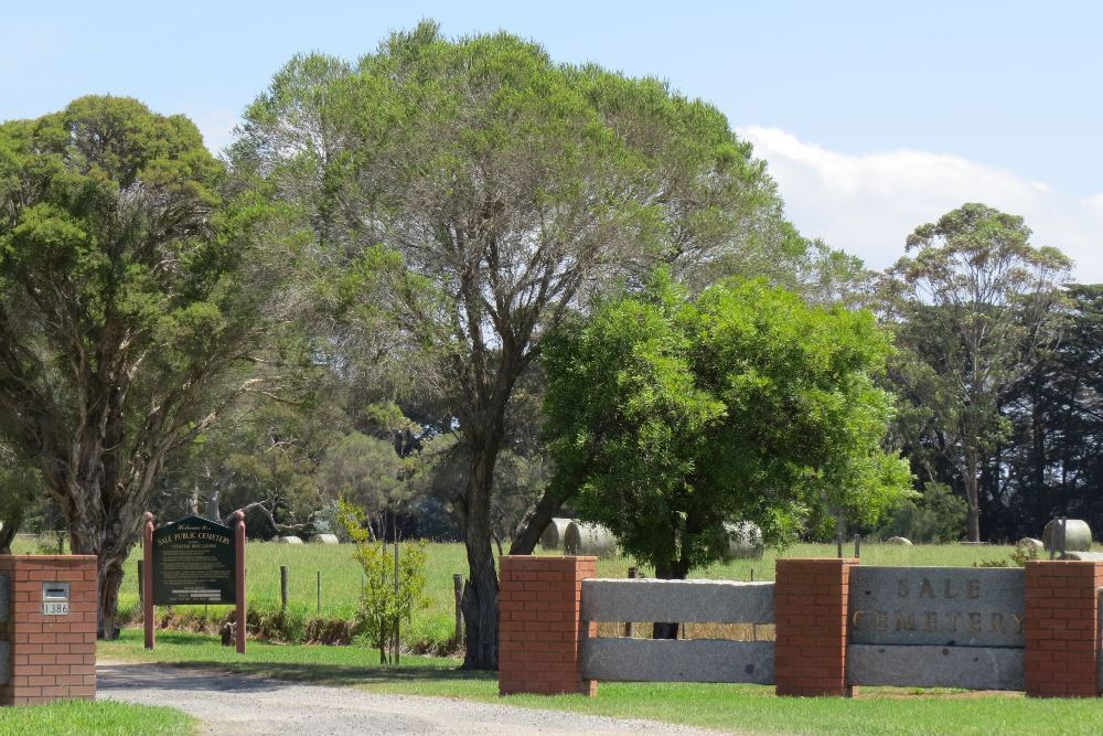 Oorlogsgraven van het Gemenebest Sale Public Cemetery