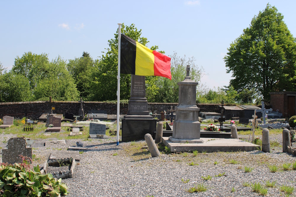 War Memorial Sars-la-Buissière #1