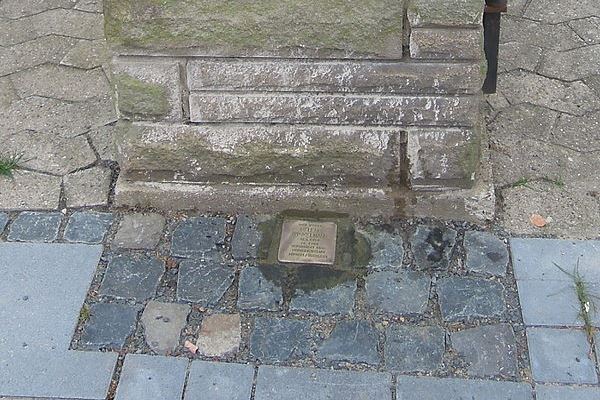Stolperstein Fürst-Ernst-Straße 35 #1