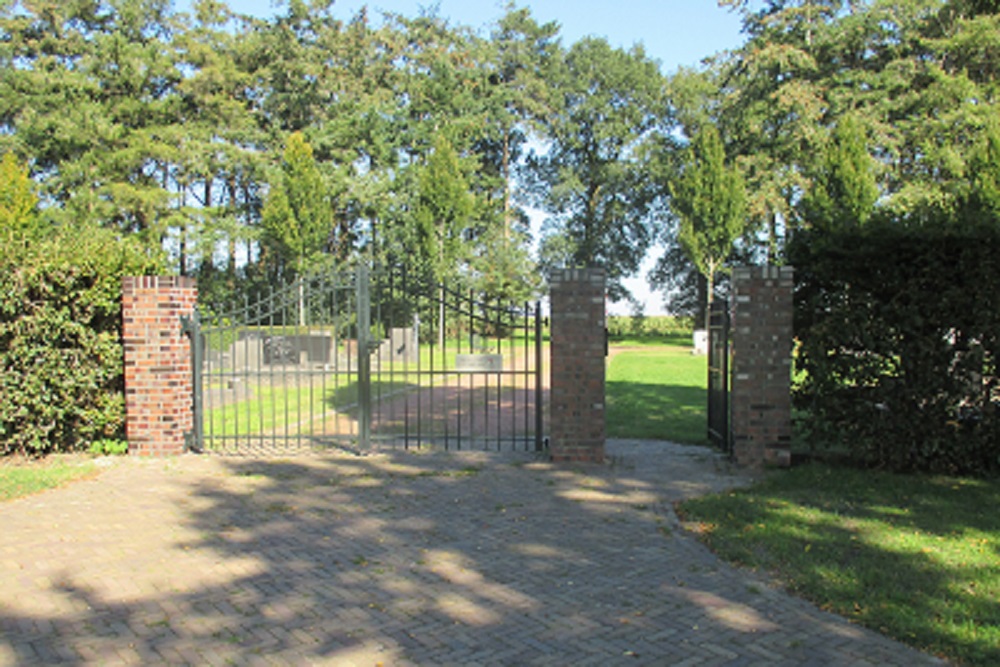 Nederlandse Oorlogsgraven Gemeentelijke Begraafplaats Valthermond-West