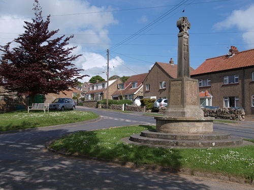 Oorlogsmonument Aislaby #1