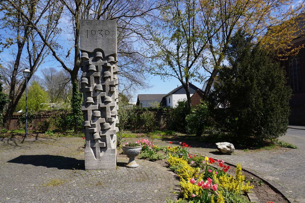 War Memorial Gymnich #1