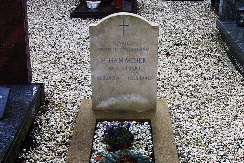 Dutch War Grave Roman Catholic Cemetery Nijswiller #1