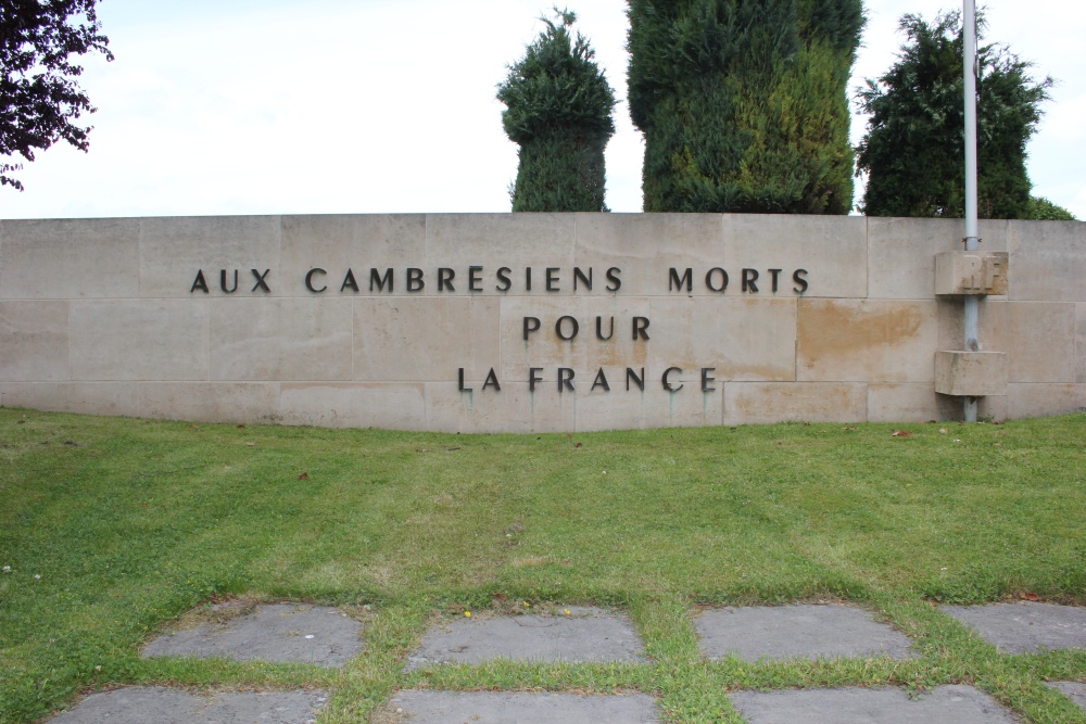 Oorlogsmonument Begraafplaats Porte de Paris Cambrai