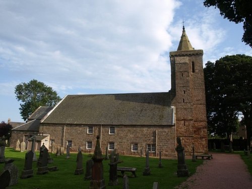 Commonwealth War Graves Crail Parish Churchyard