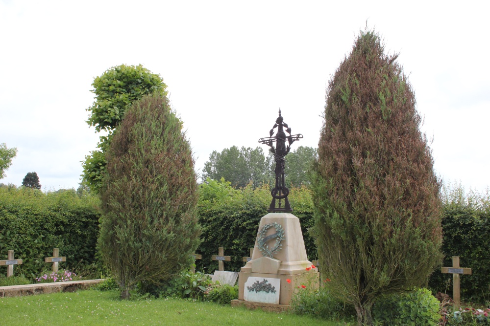 Franse Oorlogsbegraafplaats Courcelles-le-Comte #2