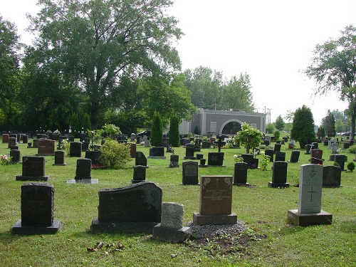 Commonwealth War Graves St. Francois Xavier Roman Catholic Cemetery