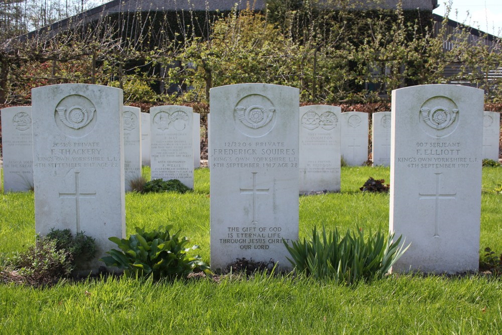 Commonwealth War Cemetery Railway Chateau #4