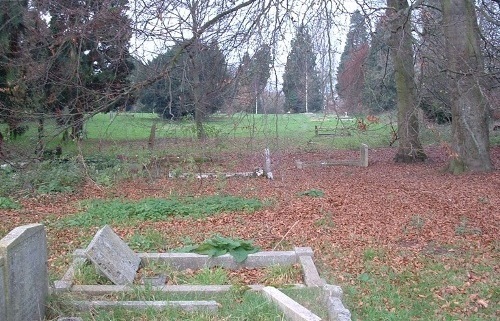 Commonwealth War Grave St Peter and St Paul Churchyard #1