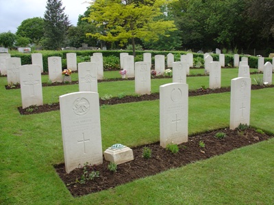 Commonwealth War Graves Astwood Cemetery #1