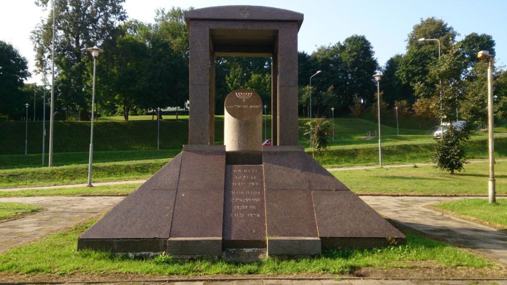 Monument / Massagraf Werkkamp HKP Vilnius #4