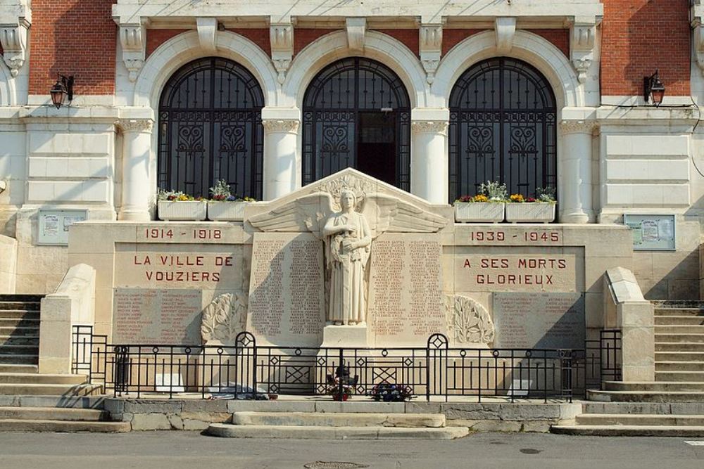 Oorlogsmonument Vouziers #1