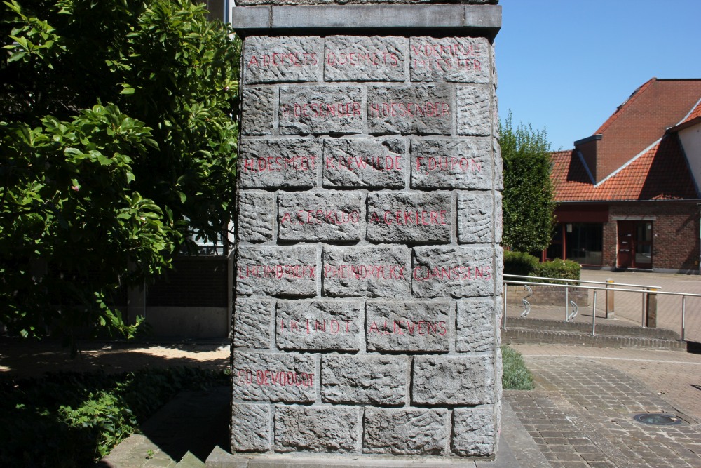 War Memorial Aartrijke #4