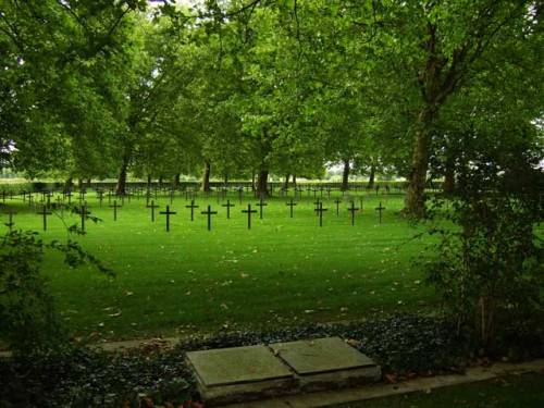 Duitse Oorlogsbegraafplaats Illies #2
