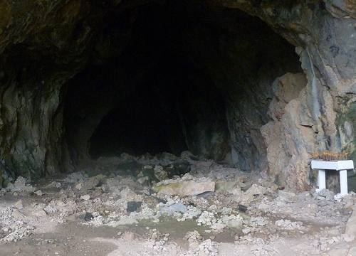 Tham Piu Cave