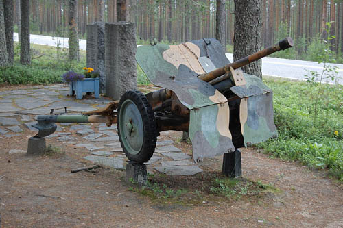 Memorial Swedish Volunteer Corps & Bofors 37 mm Gun #1