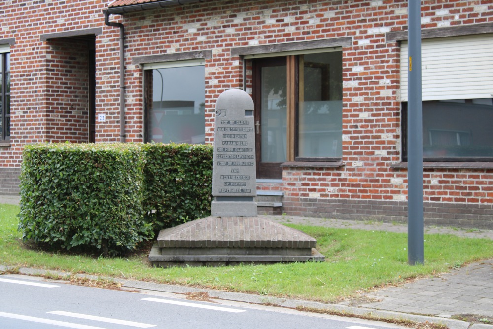 Oorlogsmonument Karabiniersregimenten Westrozebeke