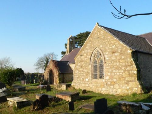 Commonwealth War Graves St. Beuno Churchyard