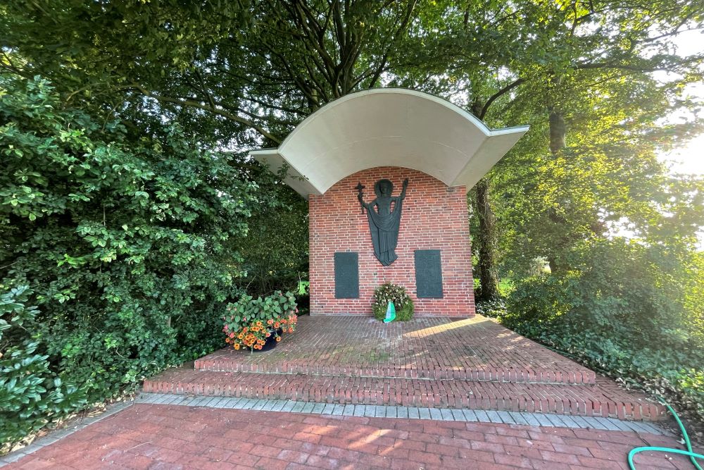 Monument To The Fallen Shooting Club Ahlde #1