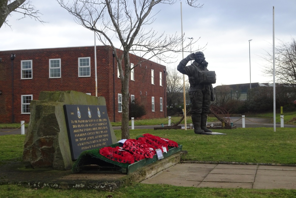 Statue of Andrew Mynarsky VC #2