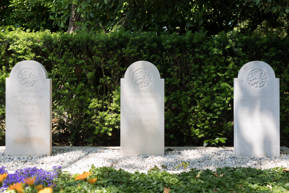 Dutch War Graves General Cemetery Zwijndrecht #4