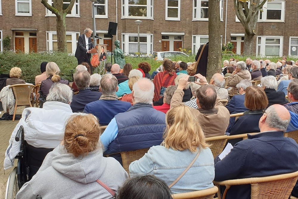 Bronzen Beeld Jacoba Van Tongeren