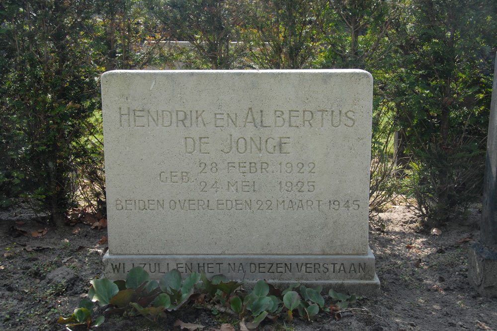 Dutch War Graves Municipal Cemetery Hellendoorn #3