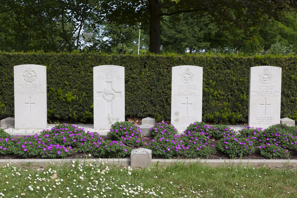 Commonwealth War Graves General Cemetery Emmeloord #1