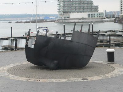 Merchant Seafarers War Memorial #2