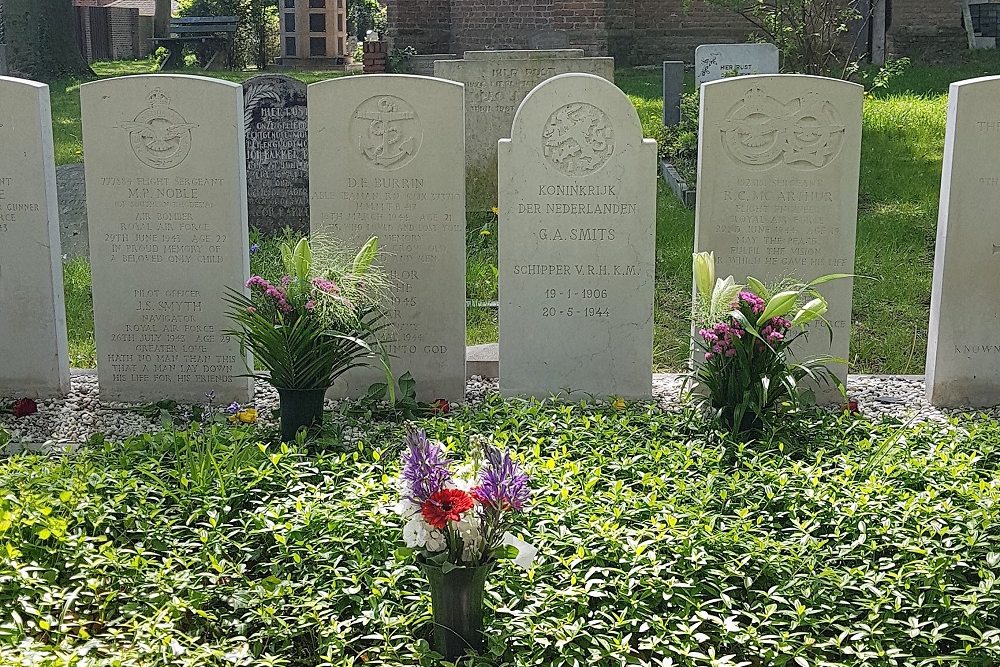 Commonwealth War Graves Protestant Cemetery Castricum #3