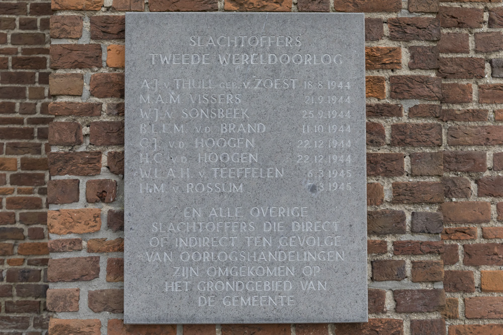 Oorlogsmonument & Gedenksteen Wederopbouw Kerk Maren-Kessel #1