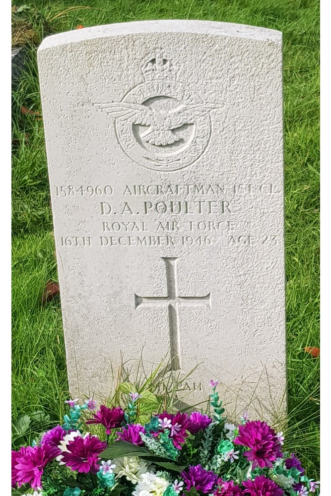 Commonwealth War Graves St. Mary Magdalene Churchyard #3