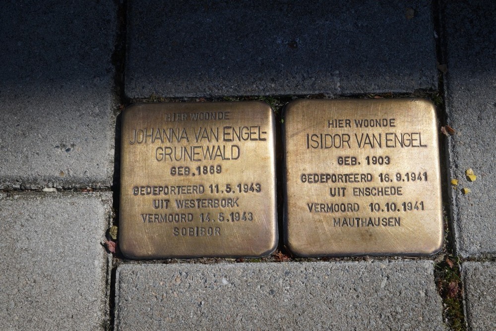 Stolpersteine Grotestraat 19 #1