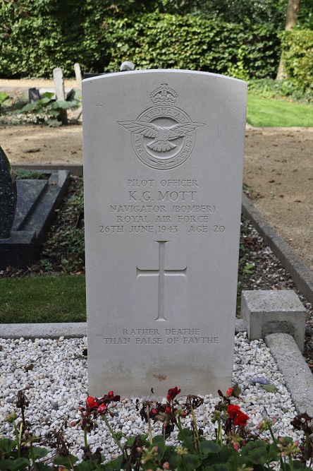 Commonwealth War Graves Municipal Cemetery Schellinkhout #2