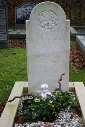 Dutch War Graves Niekerk #3